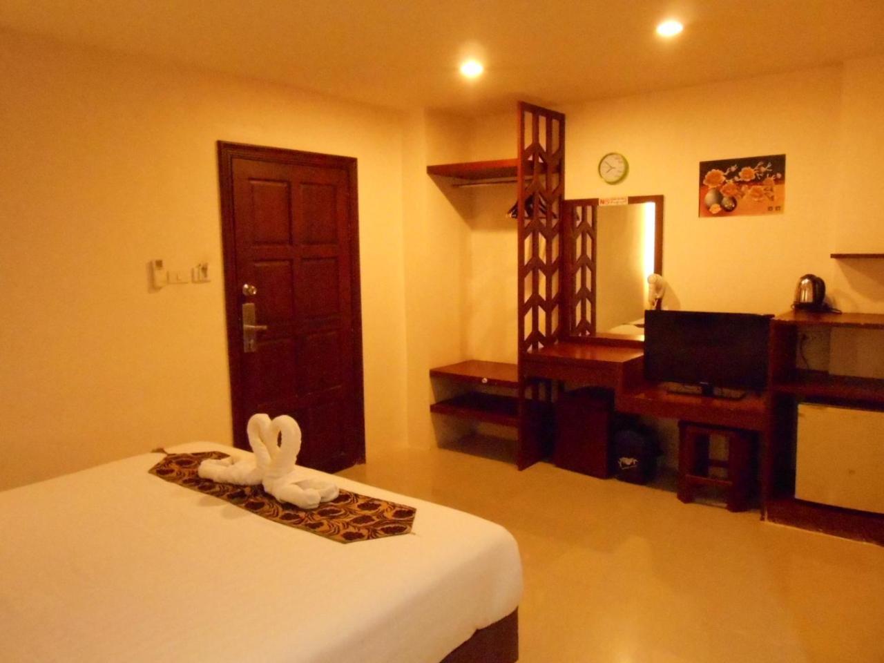 7 Sky Residency Hotel Patong Exterior photo