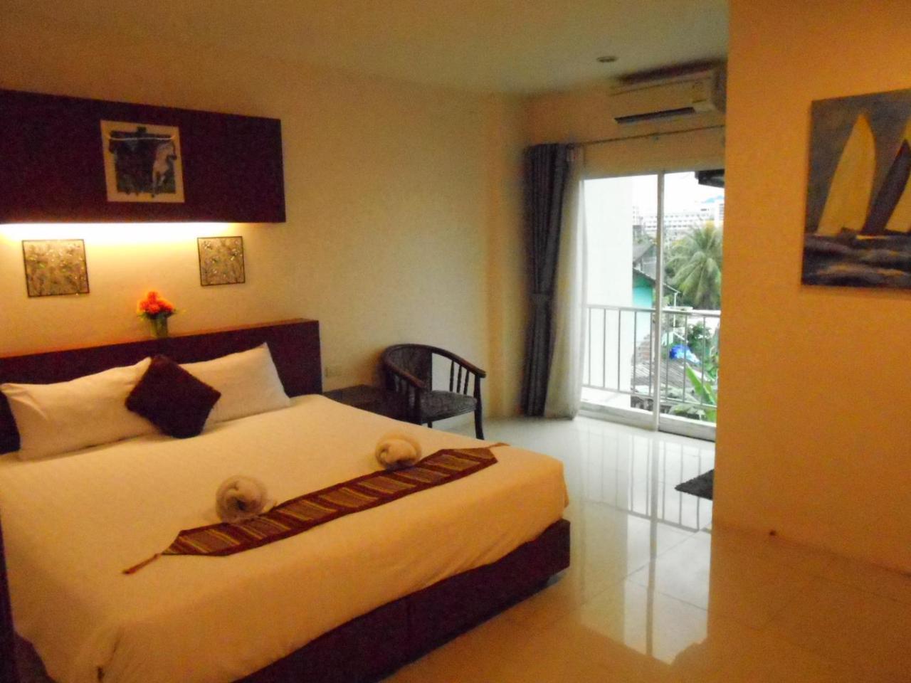 7 Sky Residency Hotel Patong Exterior photo