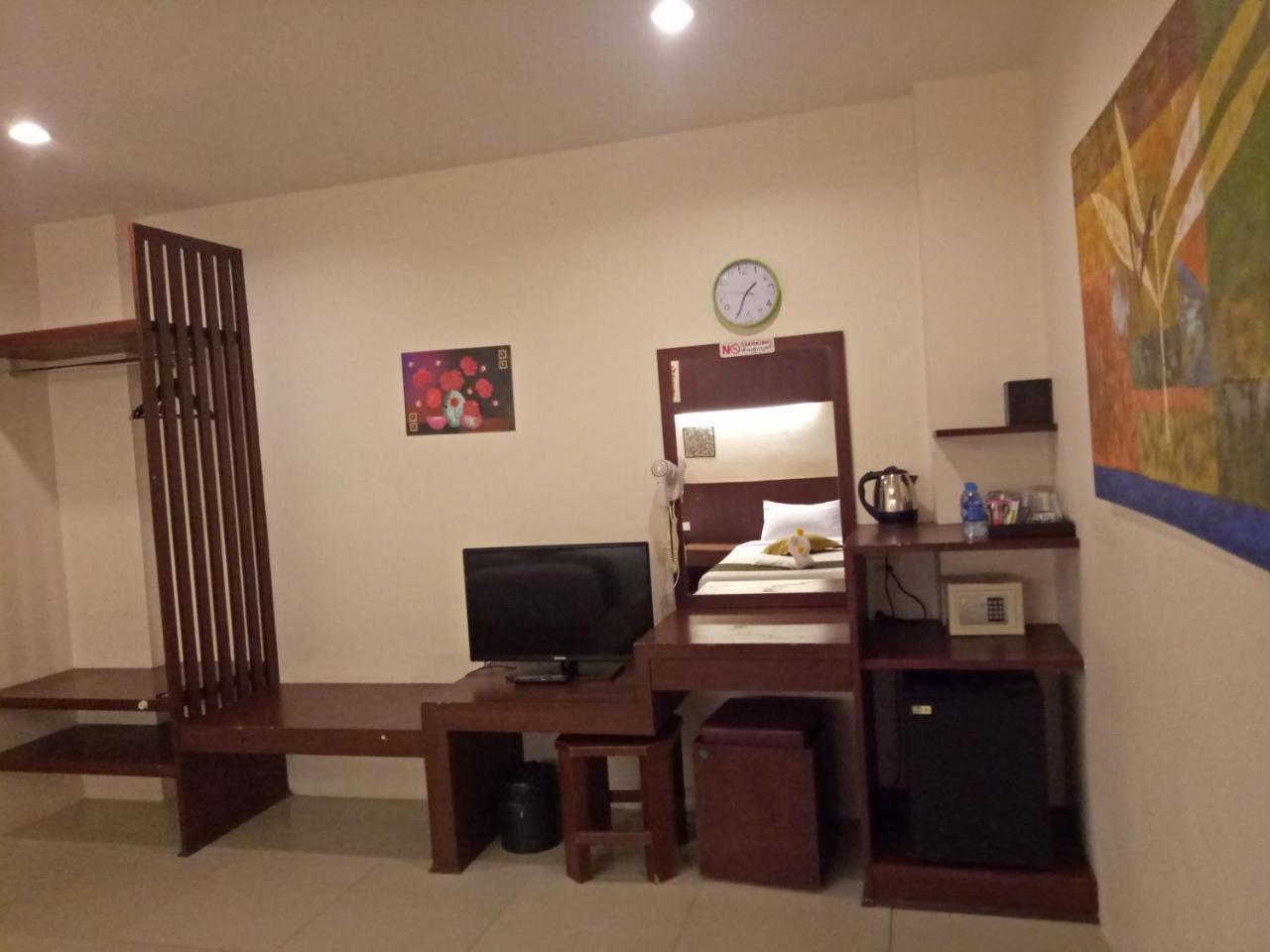 7 Sky Residency Hotel Patong Exterior photo